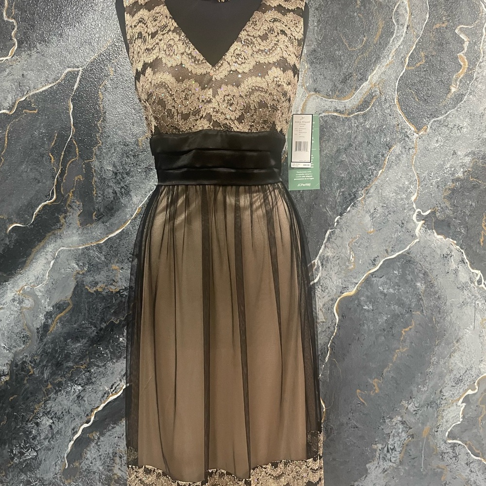 Jessica Howard Black and Cream Babydoll Midi Dress